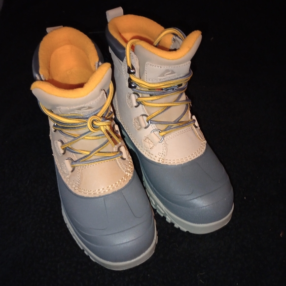 Ozark Trail Shoes - NWT woman Snow boots sz 8